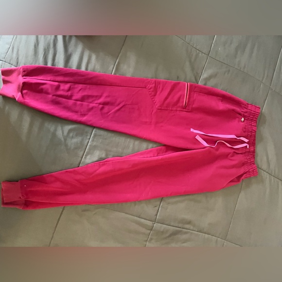 FIGS scrubs - Picture 2 of 3